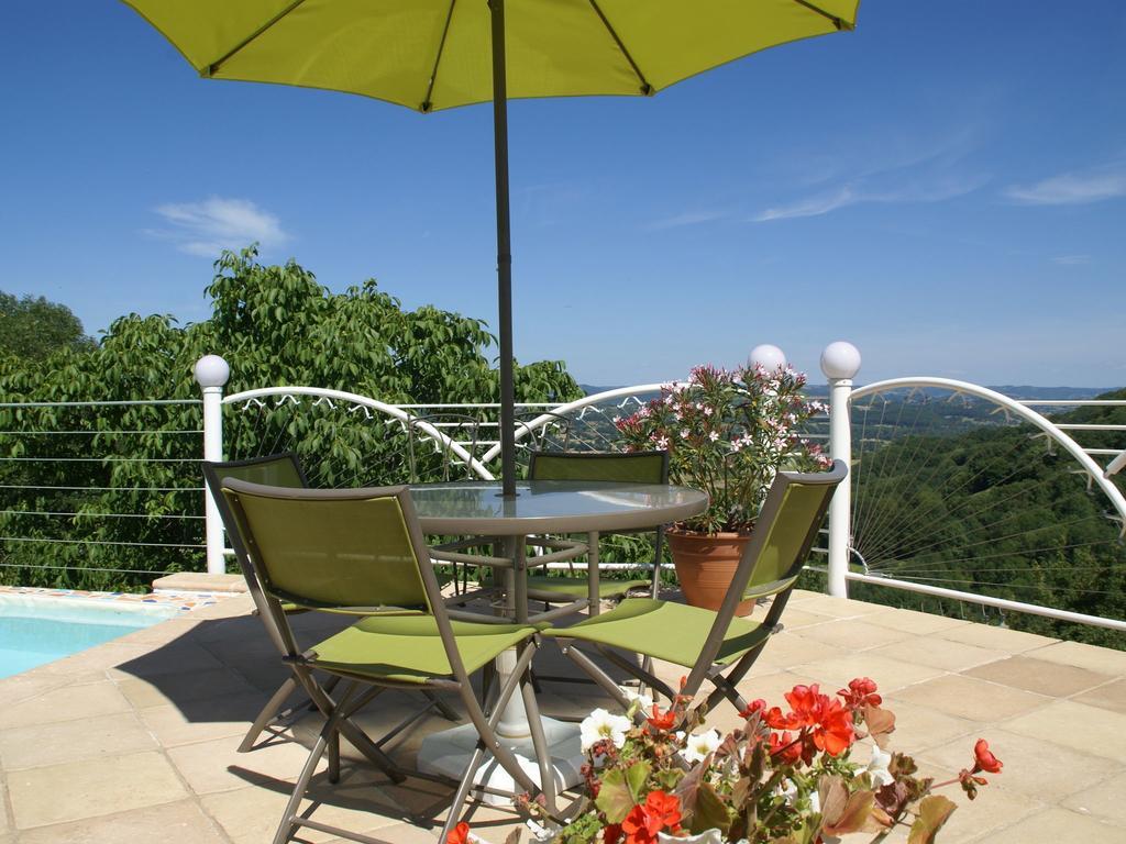 Modern Holiday Home With Private Pool Loubressac Номер фото